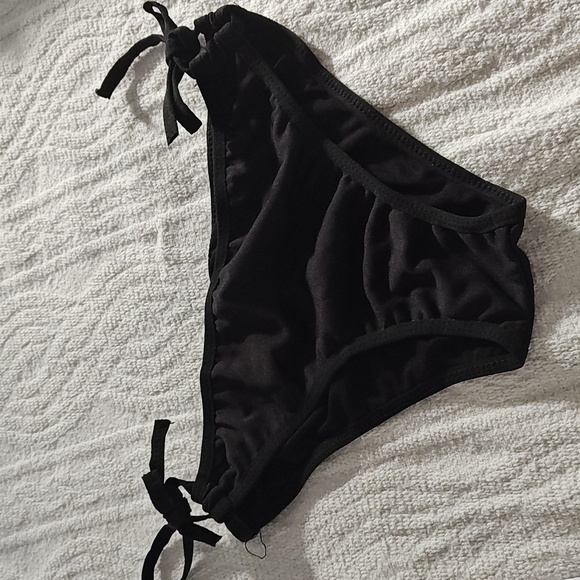 Swimsuit size small two piece - Picture 3 of 6